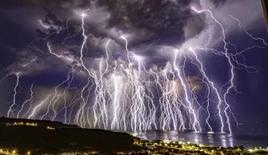 Η συσκευή που μπορεί να καταστραφεί από κεραυνό – Τι πρέπει να αποσυνδέσετε