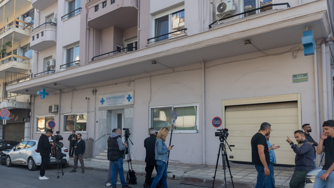 Σε απόγνωση δεκάδες συγγενείς ασθενών μετά το «σφράγισμα» της ιδιωτικής κλινικής στη Θεσσαλονίκη