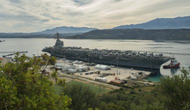 Χανιά: Xειροπέδες σε 37χρονη Αμερικανίδα για κατασκοπεία – Φωτογράφιζε εγκαταστάσεις στη Σούδα