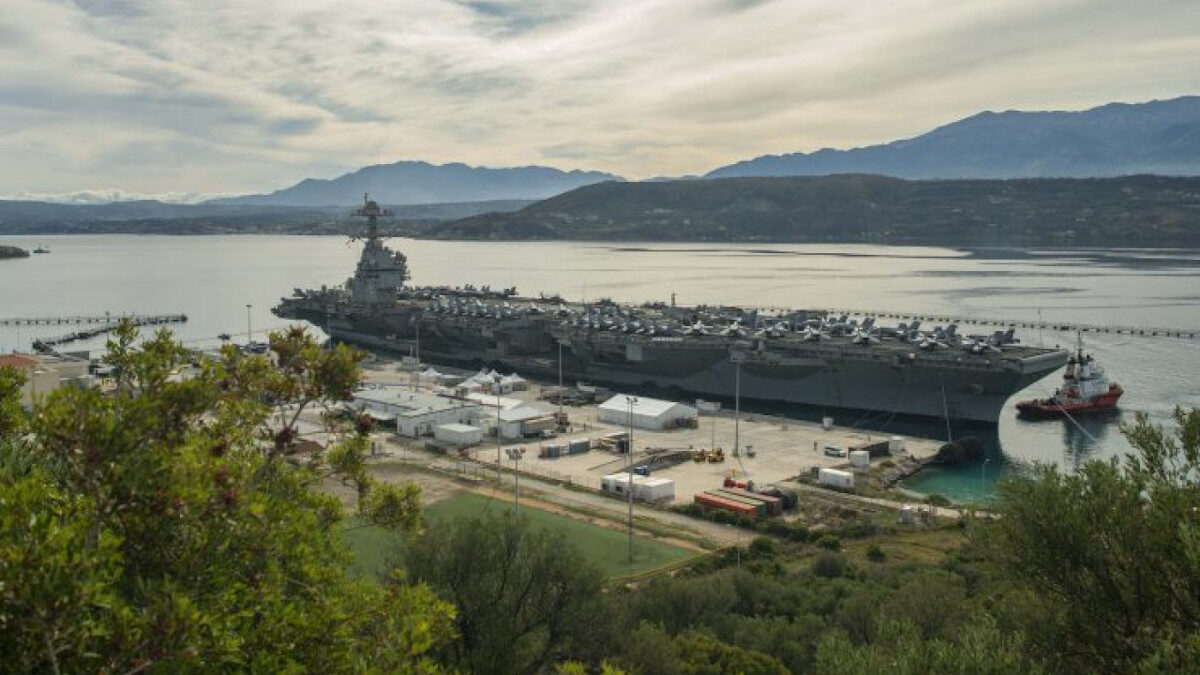 Χανιά: Xειροπέδες σε 37χρονη Αμερικανίδα για κατασκοπεία – Φωτογράφιζε εγκαταστάσεις στη Σούδα