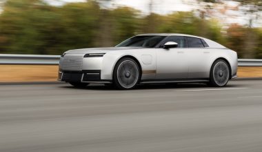 Jaguar Type 01: Αυτή είναι η Jaguar που τα παίζει όλα για όλα (βίντεο)