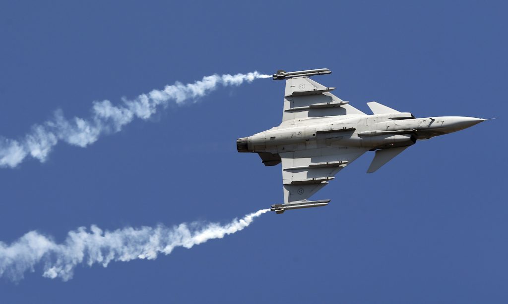 Η Σουηδία στέλνει μαχητικά Gripen και Patriot στην Πολωνία