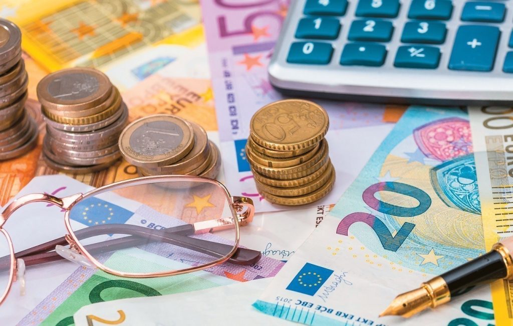 Εκτός του επιδόματος των 400€ οι χαμηλοσυνταξιούχοι κάτω των 65: Σε ποιους θα δοθεί χωρίς κριτήρια