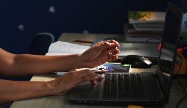 Γαλλία: Δύο αδέλφια συνελήφθησαν για πλατφόρμα με κλεμμένες γυμνές φωτογραφίες 17.000 γυναικών