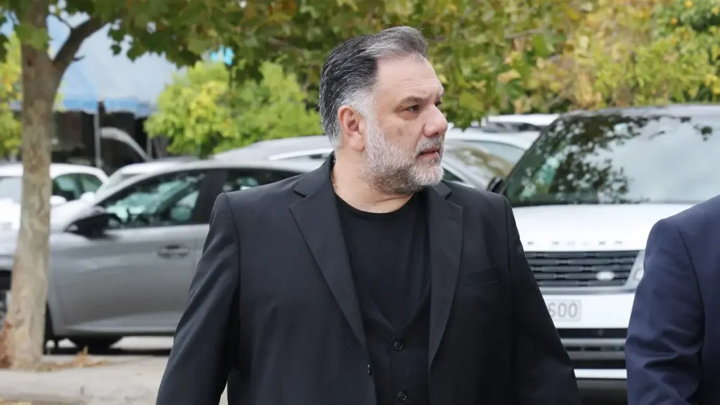 Γ.Αρναούτογλου για Α.Βίσση και Ν.Καρβέλα: «Δεν θέλω να ξεφτιλίζονται έτσι» (βίντεο)