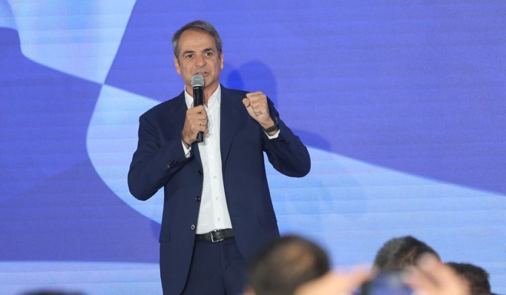 Πολύ αργά θυμήθηκαν στην ΝΔ το «σεμνά και ταπεινά»