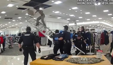 21χρονος αναστάτωσε κατάστημα της Ουάσινγκτον: Δείτε πώς τον σταμάτησαν οι αστυνομικοί (βίντεο)