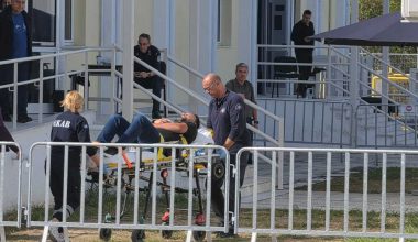 Δίκη για το έγκλημα στα Τέμπη: Αποχώρησε με φορείο ο Πάνος Ρούτσι