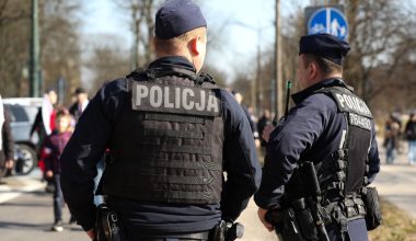 Τρόμος σε σχολείο της Πολωνίας: 19χρονος εισέβαλε με μαχαίρι – Τραυμάτισε 6 παιδιά κι έναν καθηγητή