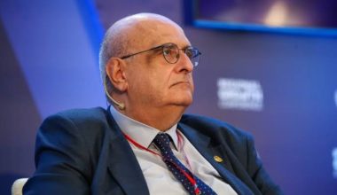 Ένταση και αποκλεισμός για τον πρύτανη του πανεπιστημίου Πατρών – Τι καταγγέλλει ο Χρήστος Μπούρας