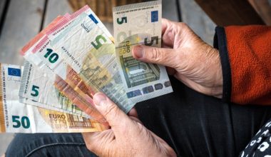 ΕΑΣ συνταξιούχων: Σήμερα η κρίσιμη δίκη για τις μειώσεις στις κρατήσεις – Τι αλλάζει από το 2027