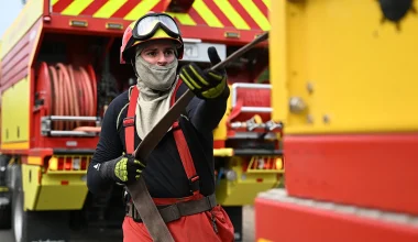 Μπορντό: Eμπρηστική επίθεση σε αστυνομικό τμήμα – Αναζητούνται οι δράστες (βίντεο)