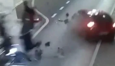 Σφοδρή σύγκρουση μοτοσυκλέτας με αυτοκίνητο στην Τουρκία