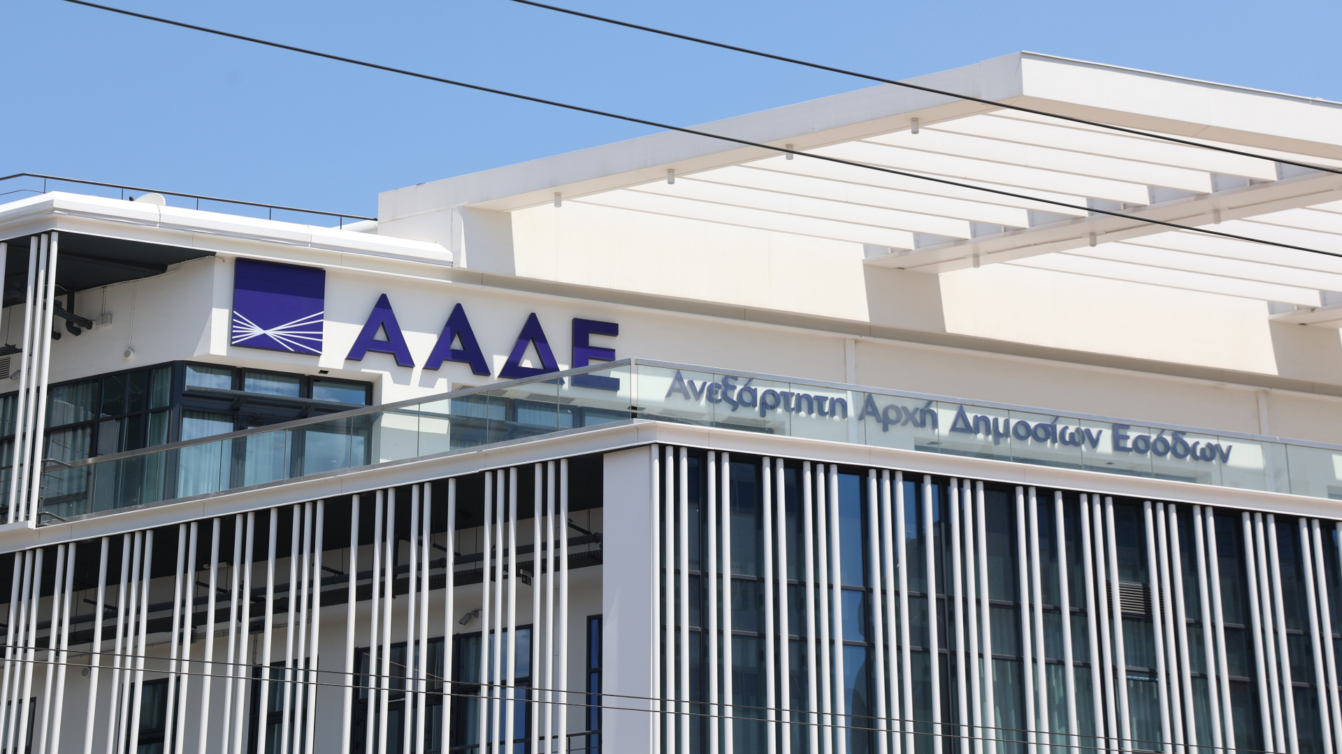 ΑΑΔΕ: Eξαρθρώθηκε κύκλωμα λαθρεμπορίας με καύσιμα, ποτά και παραποιημένα οχήματα