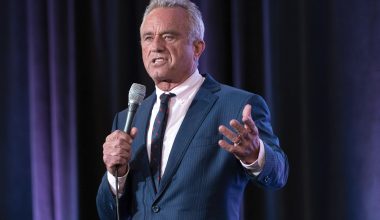 Ο Ρόμπερτ Κένεντι Τζούνιορ ξεκινά έρευνα στις ΗΠΑ για τις παρενέργειες των εμβολίων
