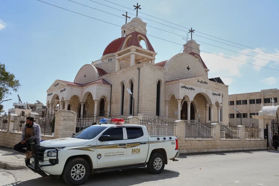 Συρία: Ένοπλοι άνοιξαν πυρ σε χριστιανικό χωριό – Στο στόχαστρο Ελληνορθόδοξος ιερέας