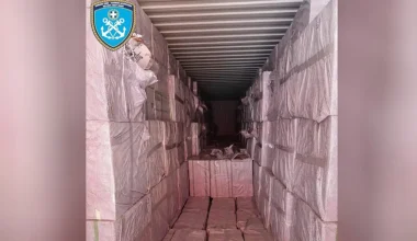 Πειραιάς: Ακτίνες X-Ray «ξεσκέπασαν» φορτηγό με 10,5 εκατ. λαθραία τσιγάρα (φώτο)