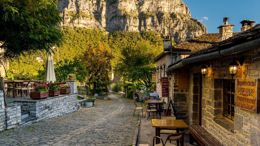 Αυτά είναι τα ελληνικά χωριά που αξίζει να δεις τουλάχιστον μία φορά μέσα στο φθινόπωρο