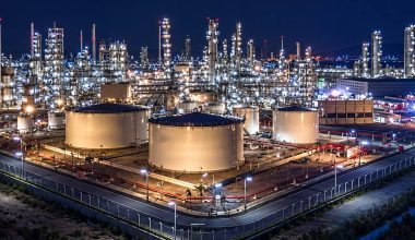 Έκρηξη στις εγκαταστάσεις της Motor Oil στους Αγίους Θεοδώρους – Αρκετοί τραυματίες
