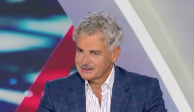 Άρης Σπηλιωτόπουλος: «Δέχομαι χλεύη για την εμφάνισή μου από τα τρολάκια του Μητσοτάκη» (βίντεο)