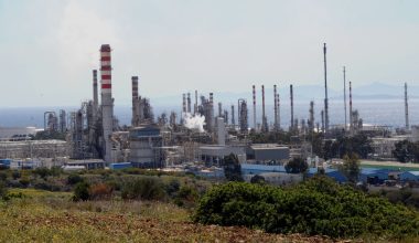 Έκρηξη στις εγκαταστάσεις της Motor Oil στους Αγίους Θεοδώρους – Αρκετοί τραυματίες