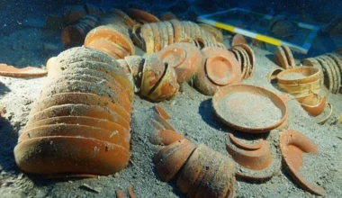Ναυάγιο 2.100 ετών αποκάλυψε χιλιάδες κεραμικά σκεύη στα ανοιχτά της Αττάλειας (φώτο)