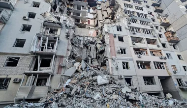 «Χάος» στην Οδησσό: Kαπνοί και συντρίμμια στο κέντρο της πόλης μετά τα ρωσικά πλήγματα (βίντεο)