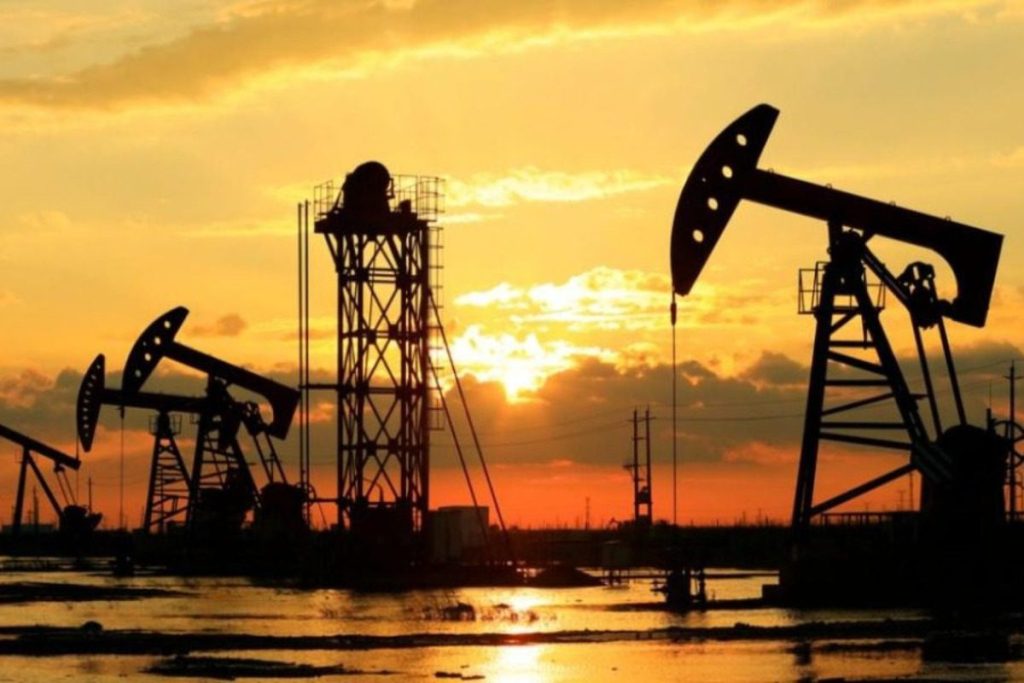 Πετρέλαιο: Κατέρρευσε το σενάριο των 50 δολαρίων για το 2026 – Στα 104 δολάρια εκτοξεύτηκε το Brent!