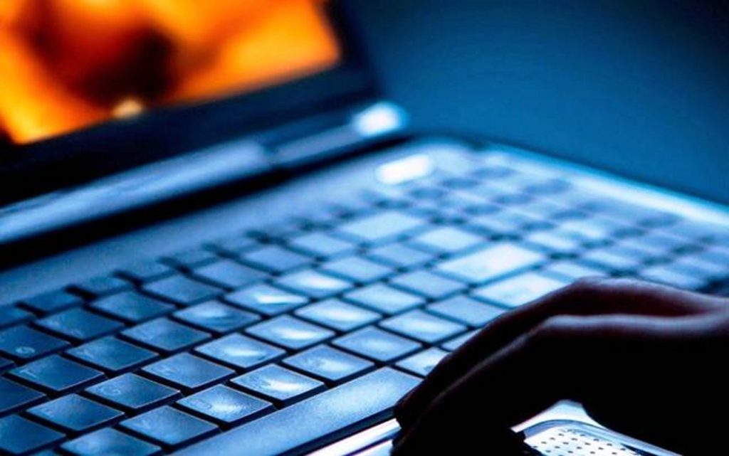 Πεύκη: Xειροπέδες σε 15χρονο για δημοσίευση φωτογραφίας ανήλικης με προσβλητικό περιεχόμενο