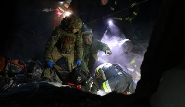 Η Ζαπορίζια «βυθίστηκε» στο σκοτάδι: Σε πανικό οι Ουκρανοί στρατιώτες – Έτρεξαν σε καταφύγια(βίντεο)