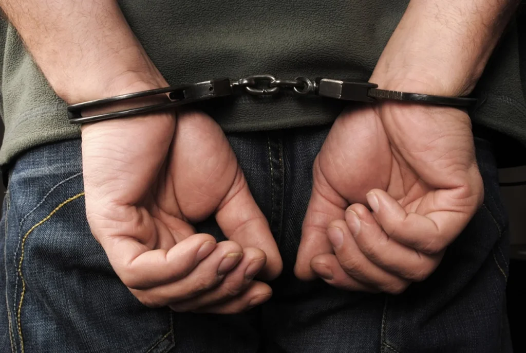 Εντοπίστηκε εργαστήριο πλαστών διαβατηρίων στο Αιγάλεω – Συνελήφθη 61χρονος