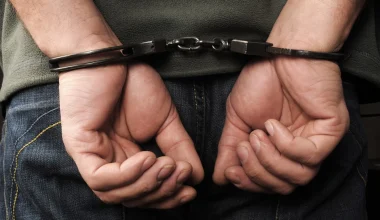 Εντοπίστηκε εργαστήριο πλαστών διαβατηρίων στο Αιγάλεω – Συνελήφθη 61χρονος