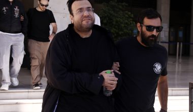 Φίλιππος Καμπούρης: Απολογείται σήμερα μαζί με τη σύζυγό του και άλλους εννέα κατηγορούμενους