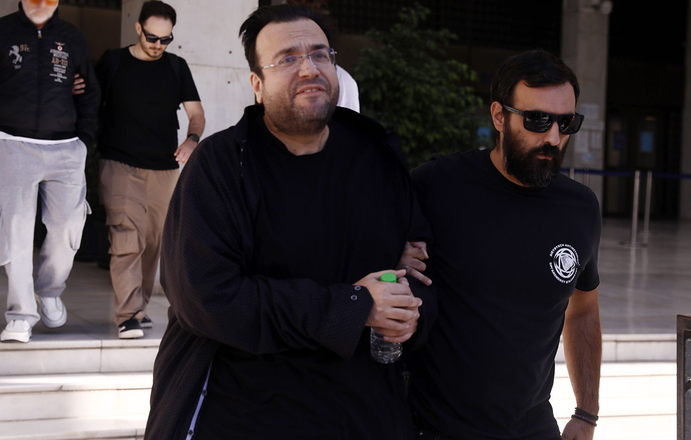 Φίλιππος Καμπούρης: Απολογείται σήμερα μαζί με τη σύζυγό του και άλλους εννέα κατηγορούμενους