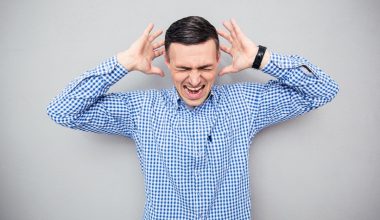 «Sunday scaries»: Γιατί αγχωνόμαστε κάθε Κυριακή πριν ξεκινήσει η νέα εβδομάδα