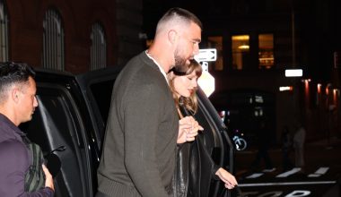 Η Τέιλορ Σουίφτ και ο Τράβις Κέλσι αδιαφορούν για τους παπαράτσι και περπατούν χέρι χέρι (βίντεο)