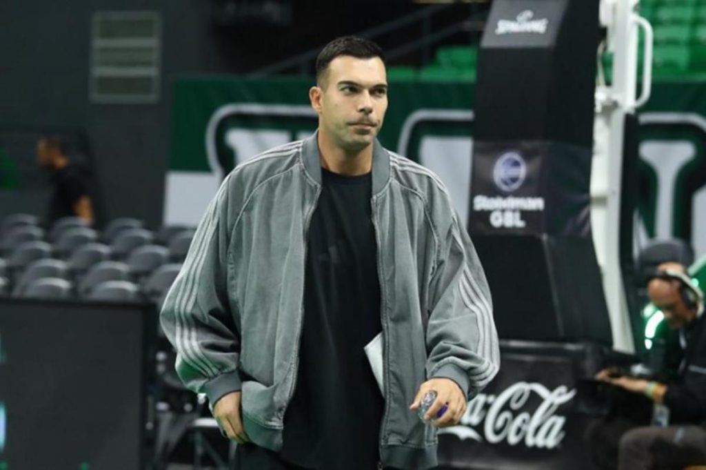 The Voice: Ο «σωσίας» του Κώστα Σλούκα που «τράβηξε» την προσοχή με την εμφάνισή του (βίντεο)