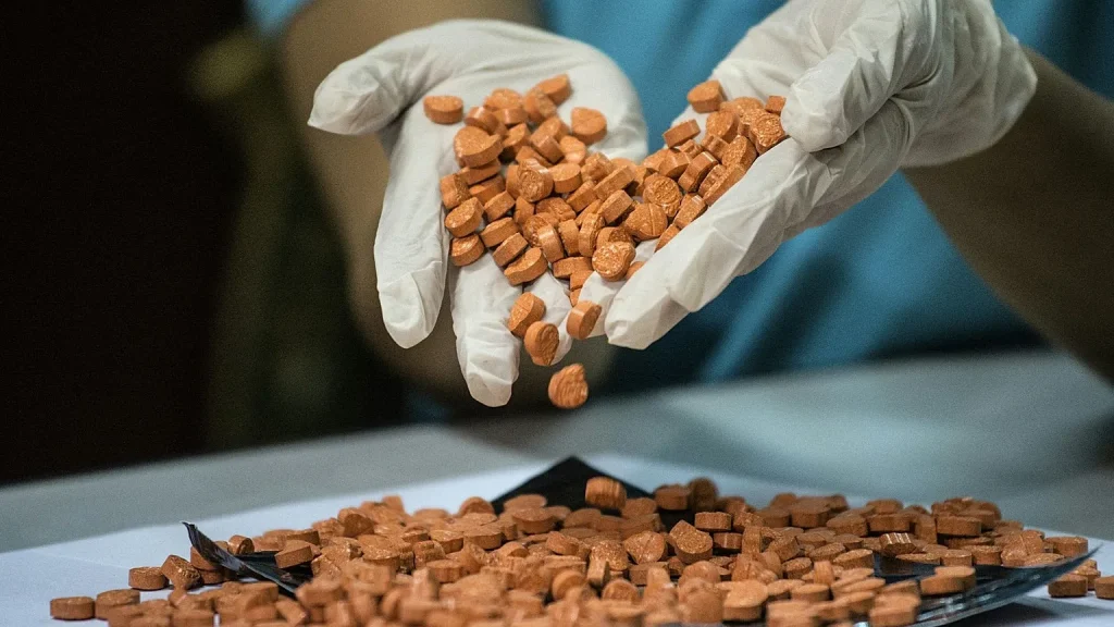 MDMA ή ecstasy: Πώς επηρεάζει τον οργανισμό και ποιοι είναι οι κίνδυνοι από τη χρήση του