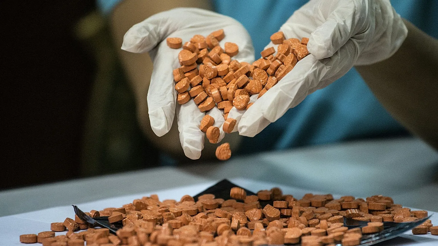 MDMA ή ecstasy: Πώς επηρεάζει τον οργανισμό και ποιοι είναι οι κίνδυνοι από τη χρήση του
