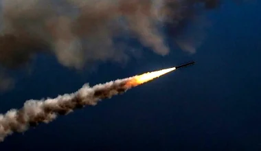 Οι Χούθι χτύπησαν με πυραύλους το Ριάντ – Ισχυρές εκρήξεις στη σαουδαραβική πρωτεύουσα (βίντεο)