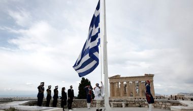 Ογδόντα δύο χρόνια από την αποχώρηση των Γερμανών από την Αθήνα – Έπαρση σημαίας στην Ακρόπολη