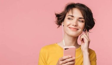 Γιατί ξυπνάμε μερικές φορές με ένα τραγούδι «κολλημένο» στο μυαλό μας;