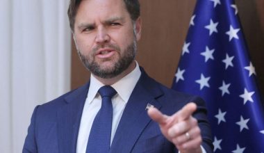 «Κλείδωσε» η άφιξη Τζέι Ντι Βανς στην Αθήνα