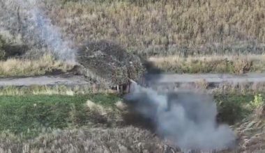 Αυστραλιανό M1A1 Abrahams των Ουκρανών έκανε την εμφάνισή του σαν… σκαντζόχοιρος (βίντεο)