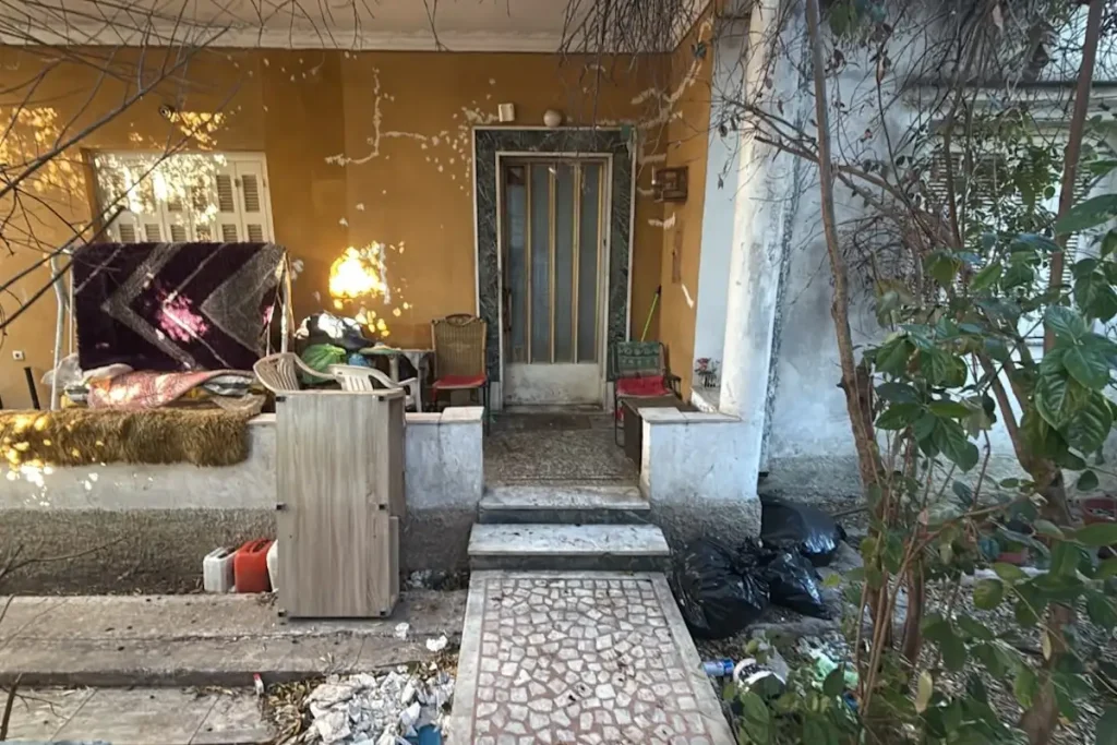 Συνελήφθη για ανθρωποκτονία από πρόθεση ο 62χρονος γιος της 89χρονης που βρέθηκε νεκρή στο Μενίδι