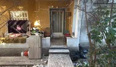 Συνελήφθη για ανθρωποκτονία από πρόθεση ο 62χρονος γιος της 89χρονης που βρέθηκε νεκρή στο Μενίδι
