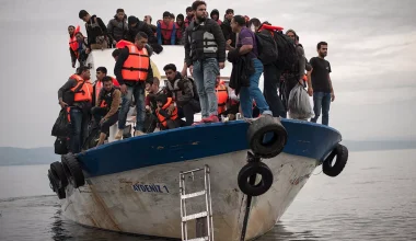 Κάτοικοι στους Καλούς Λιμένες αγανακτούν την ίδια στιγμή που έφτασαν 160 παράνομοι μετανάστες!