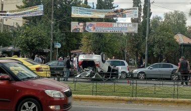Ανετράπη όχημα στο ύψος της Καλλιθέας (φωτο)