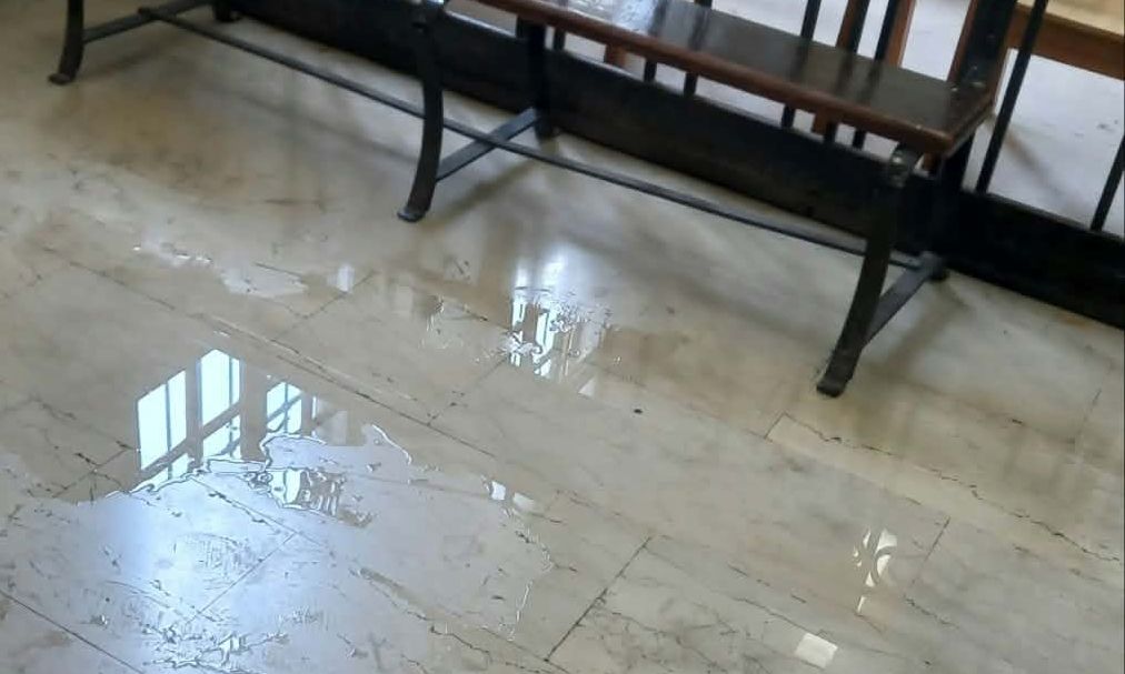 «Πλημμύρισαν» δικαστήρια στη Ρόδο και τον Βόλο εξαιτίας της κακοκαιρίας: Δείτε βίντεο & φωτογραφίες