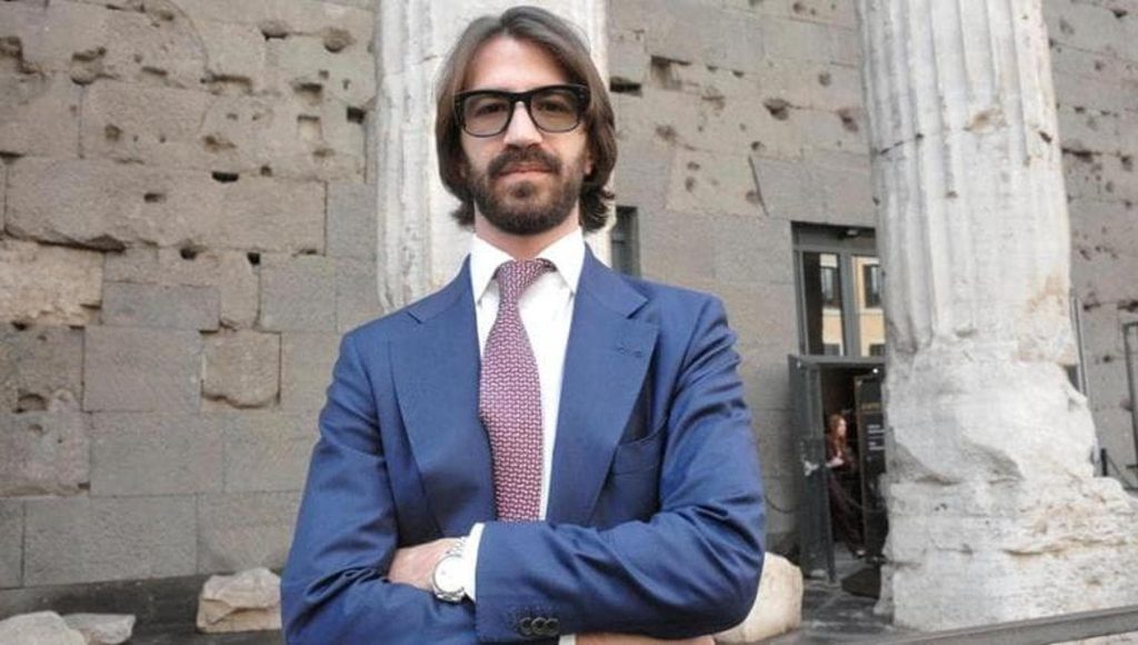 Ποιος είναι ο 31χρονος κληρονόμος της Ray-Ban που λέει ότι έχει κοιμηθεί με πάνω από 2.000 γυναίκες